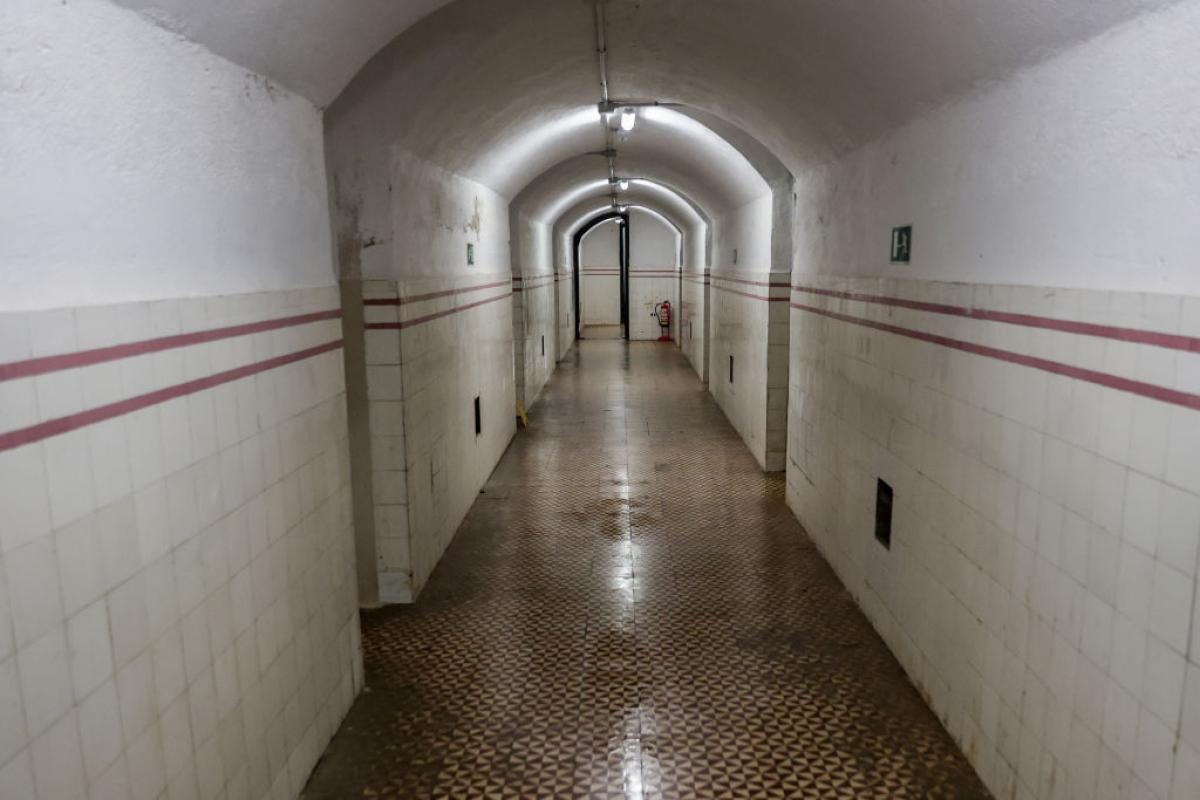 Uno de los pasillos del búnker del parque del Capricho, en Madrid.