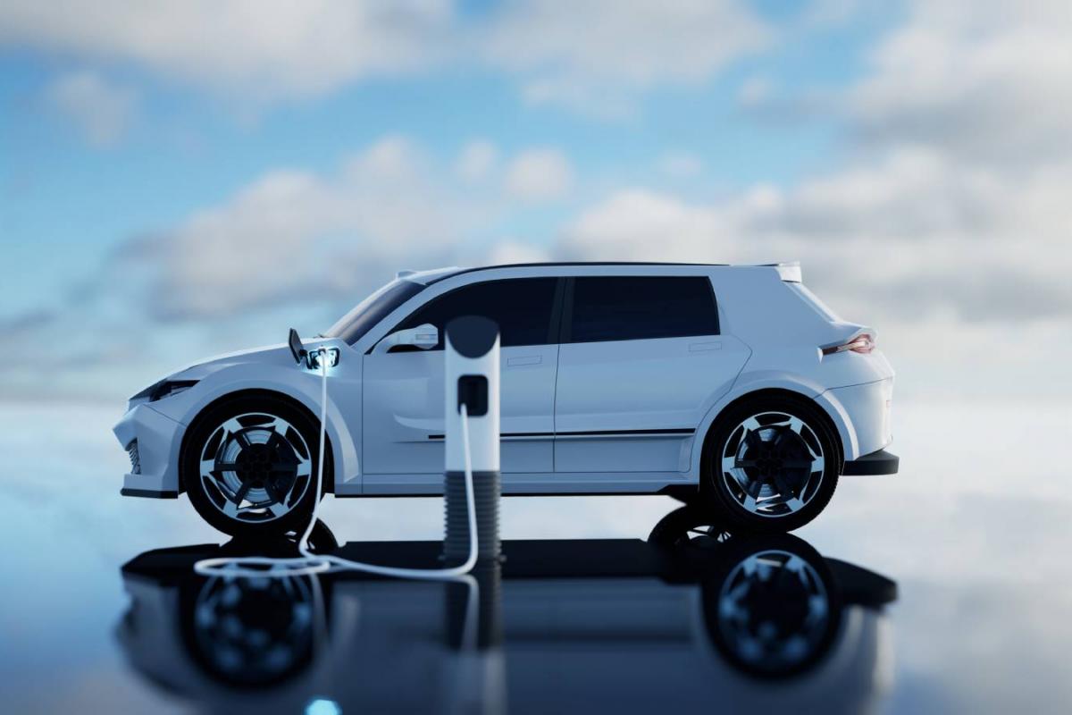 Coche eléctrico en plena carga