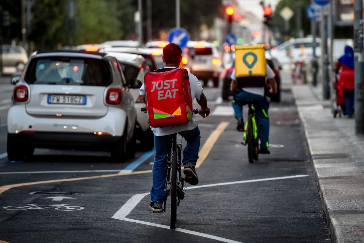Imagen de archivo de trabajadores de las empresas Just Eat y Glovo.