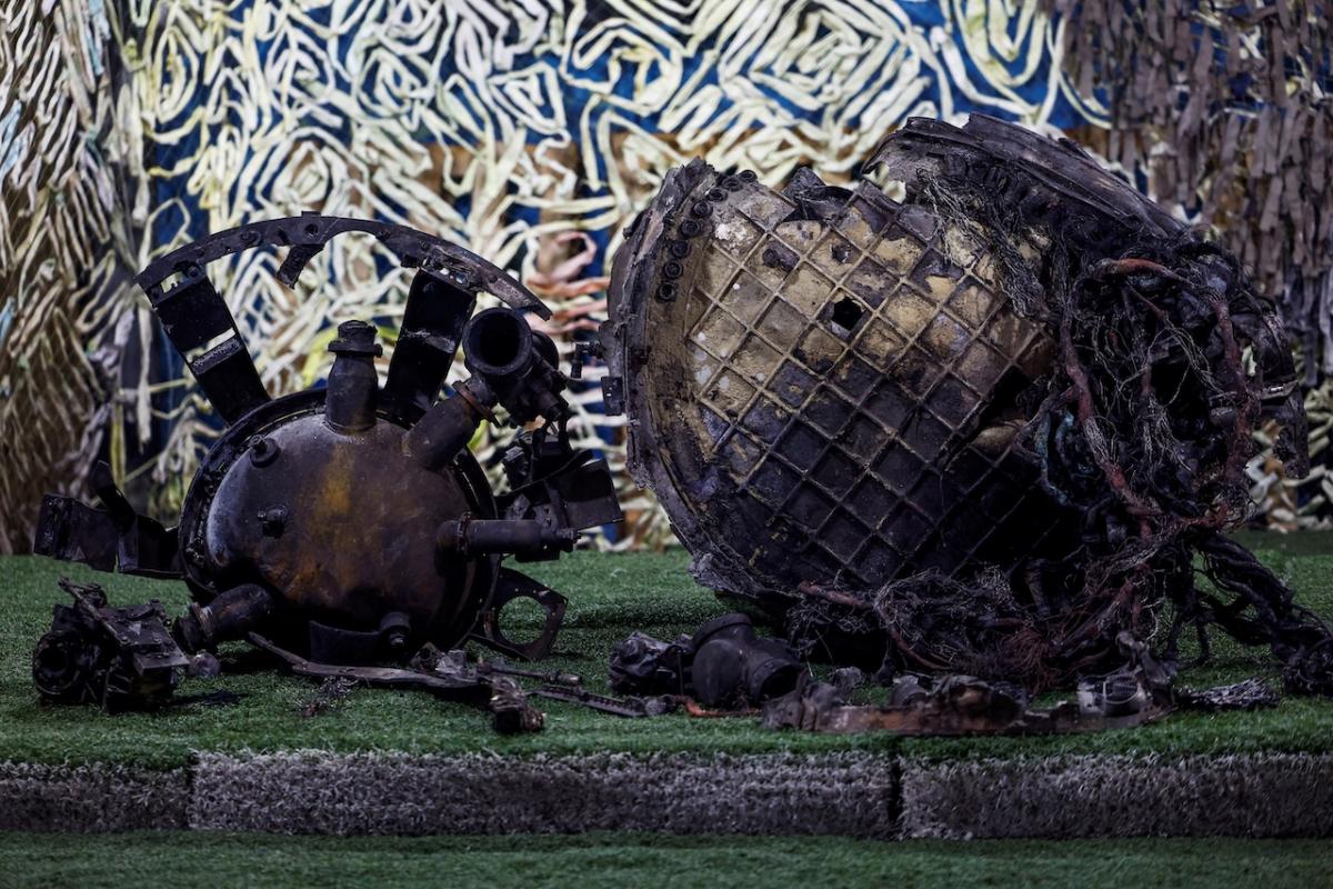 Parte del misil hipersónico Oreshnik caído en Dnipro, su primer bombardeo.