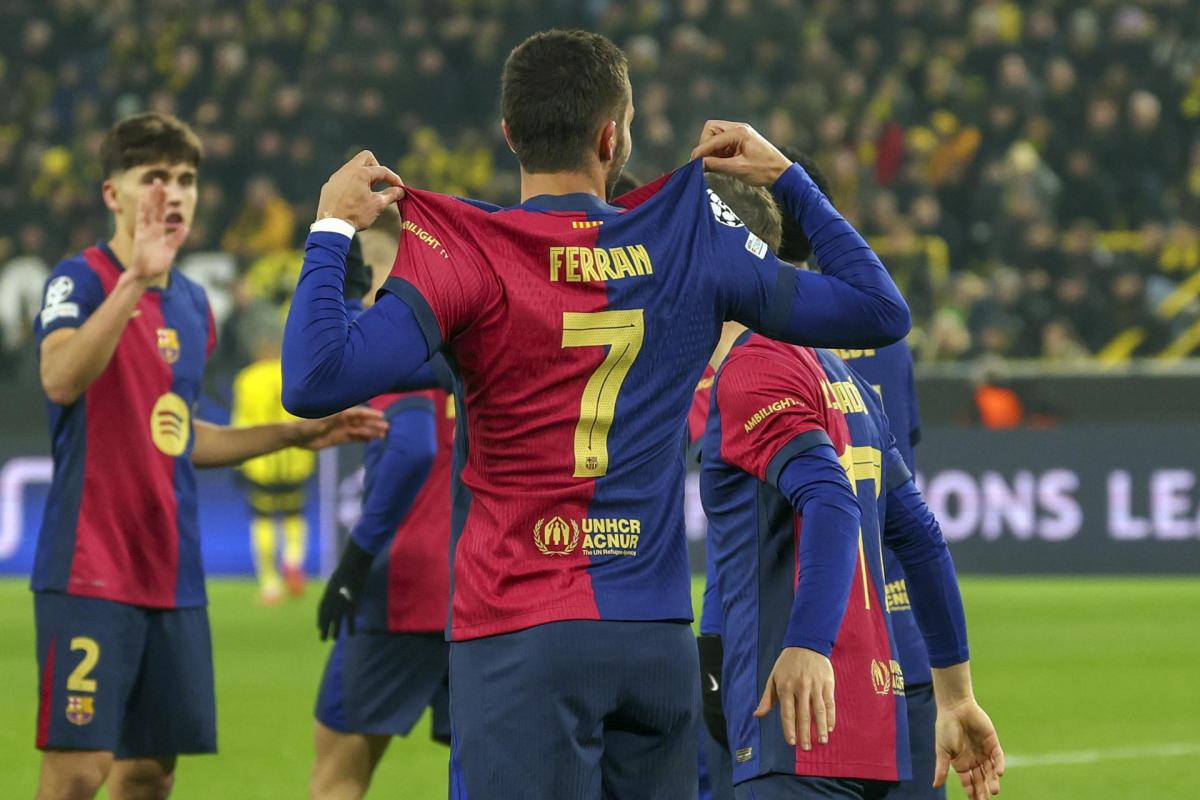 Ferran Torres celebra uno de sus dos goles al Borussia Dortmund