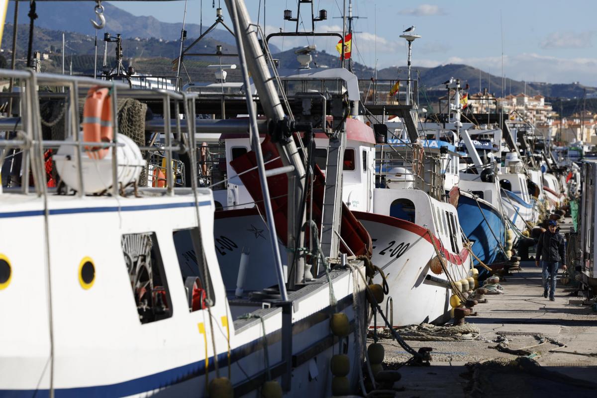 Pescadores del Mediterráneo amarran sus barcos en protesta contra la propuesta de la CE.