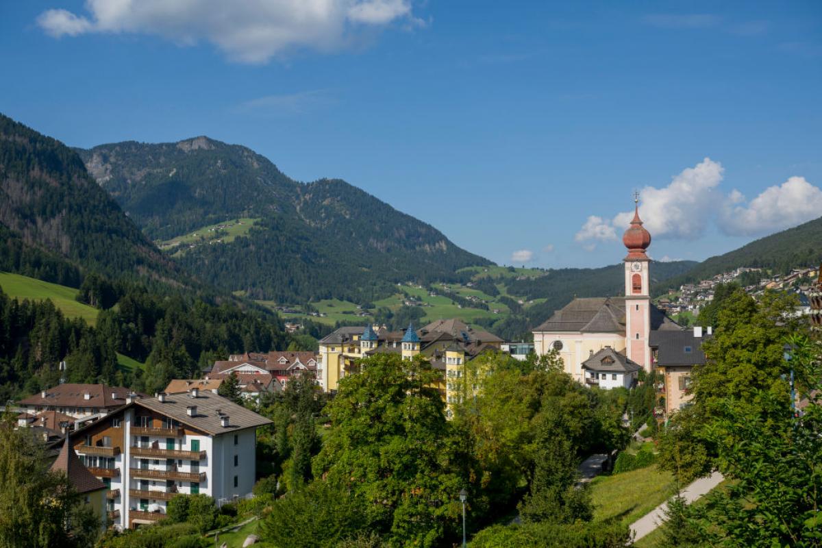 Imagen de un pueblo de montaña en Italia