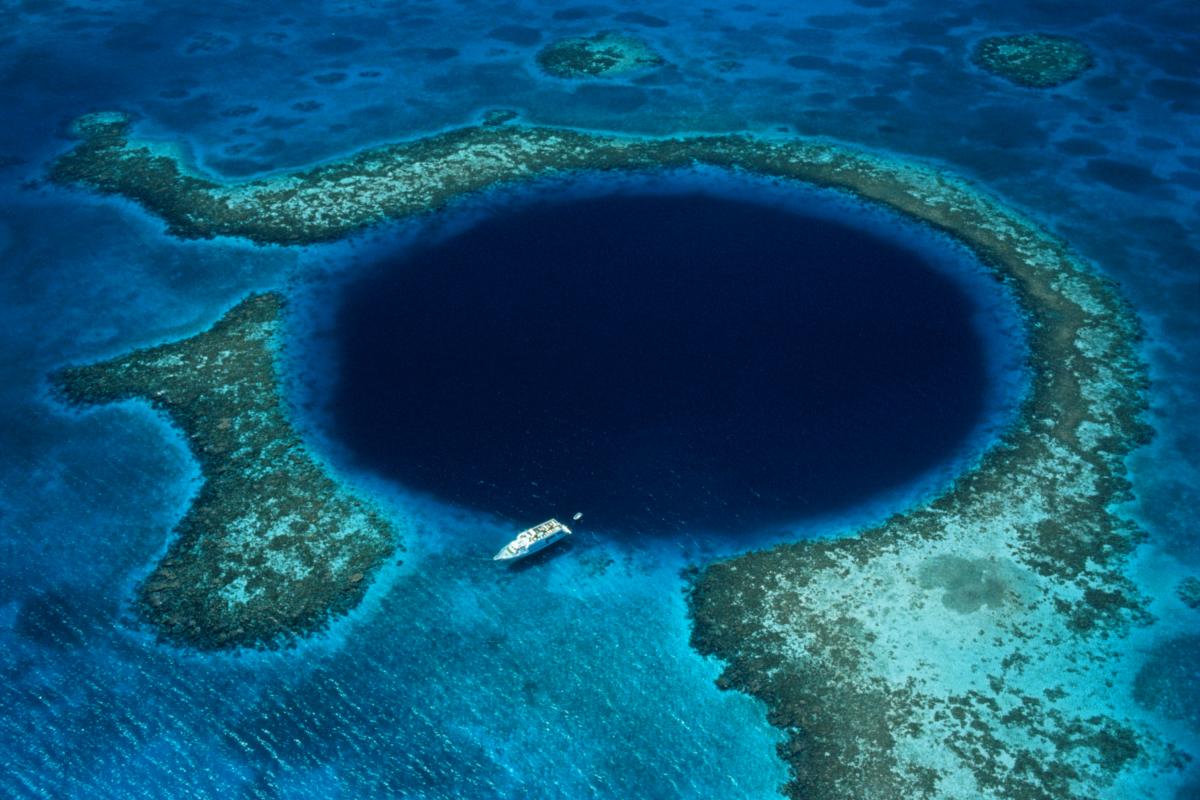 Gran Agujero Azul, en la costa de Belice.