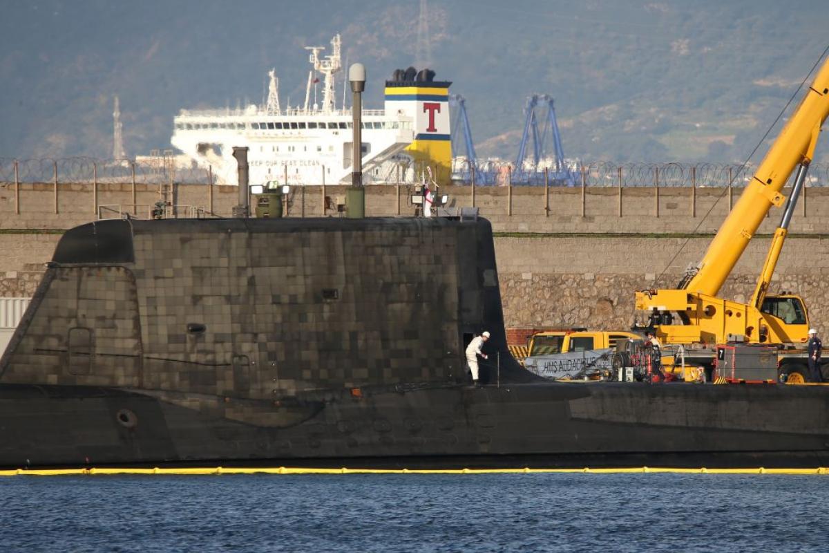 Llegada de un submarino nuclear a Gibraltar.