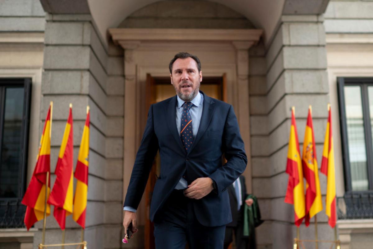 El ministro de Transportes, Óscar Puente, a su salida del Congreso en los actos institucionales por el Día de la Constitución.