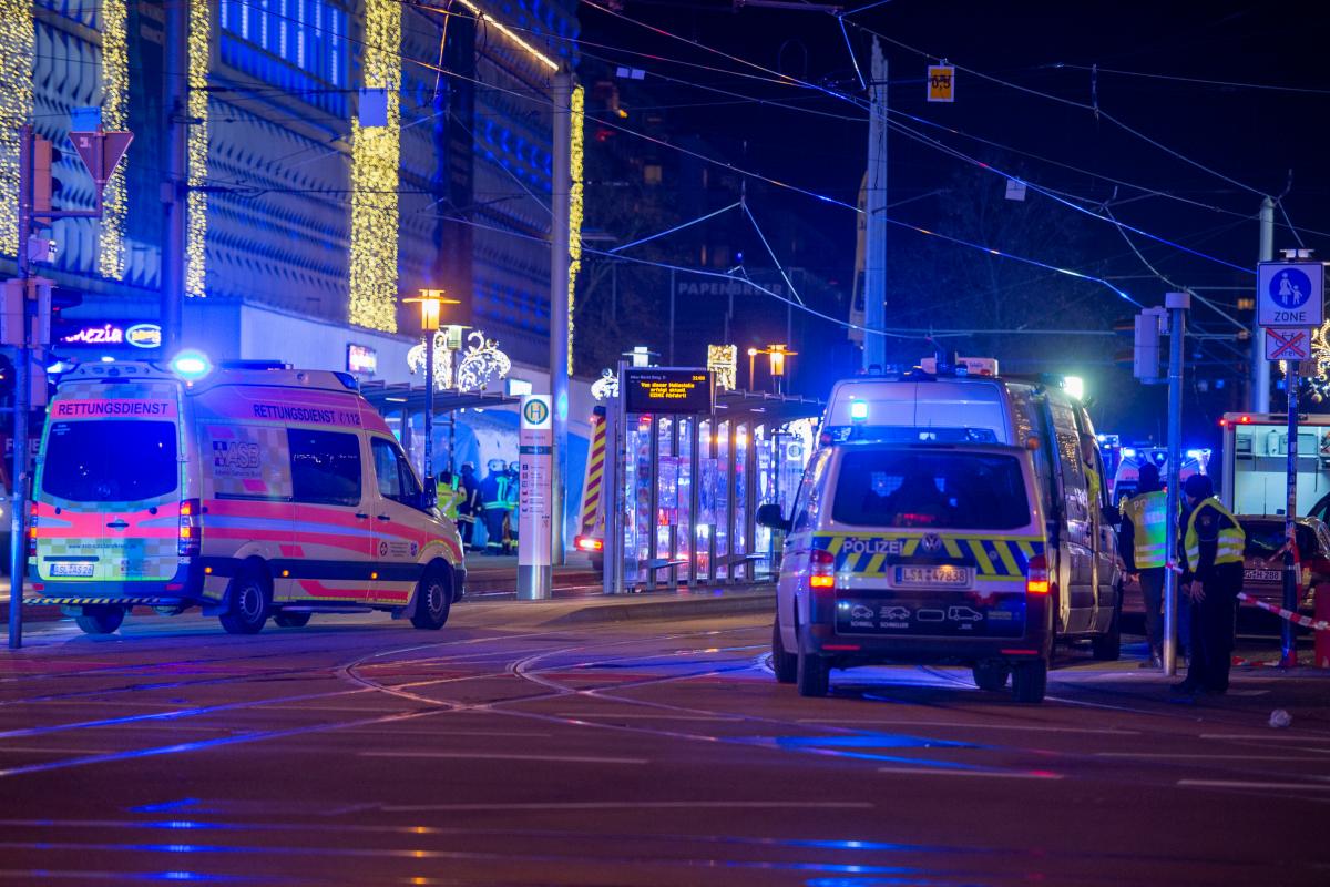 Vehículos de emergencias tras el atropello múltiple de Magdeburgo, Alemania.