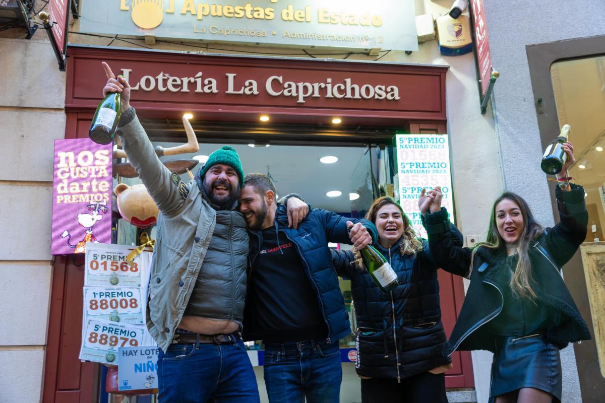 Celebración del tercer y cuarto premio en la administración "La Caprichosa" de Toledo.