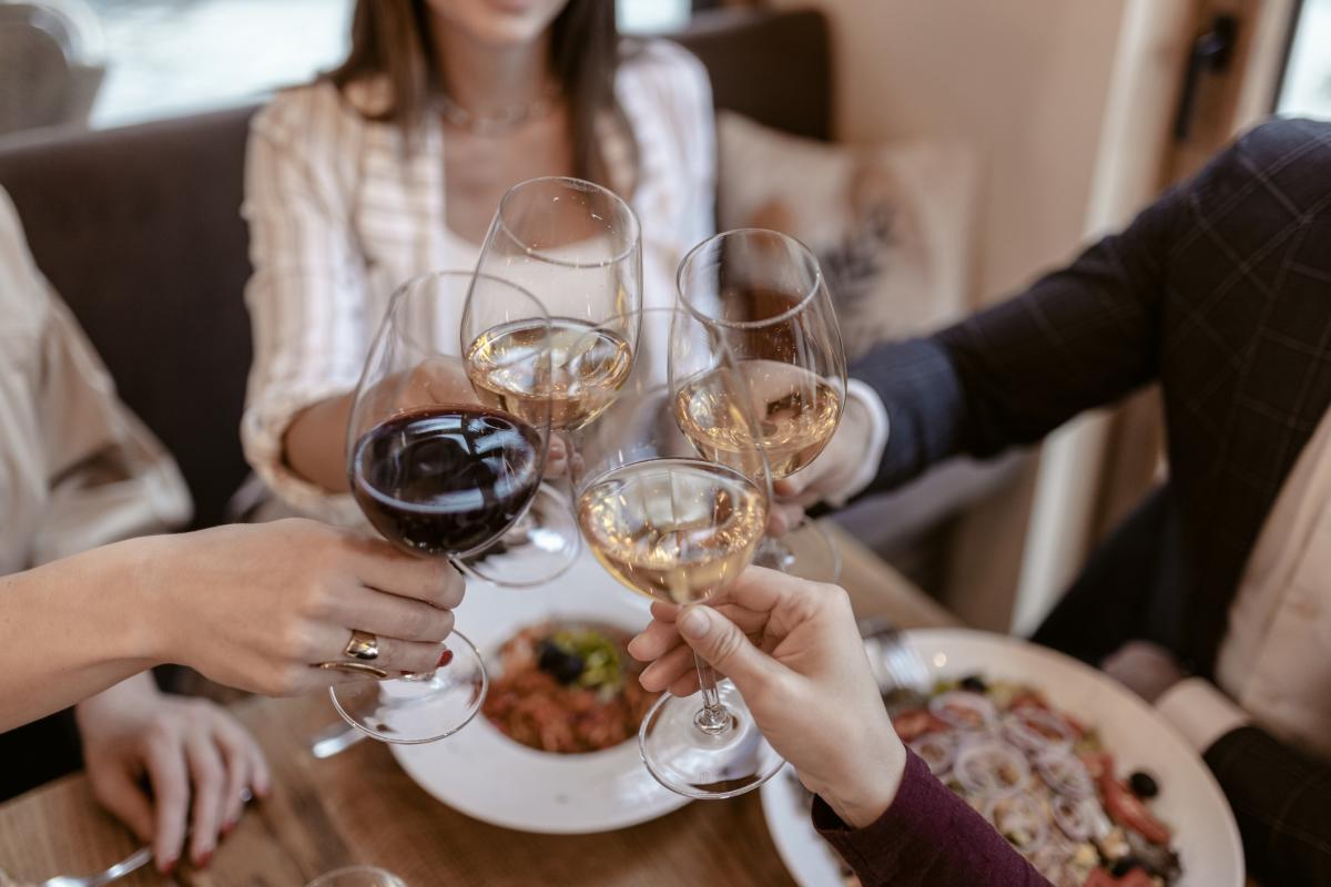 Brindis en una cena de empresa
