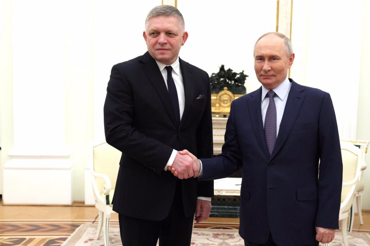 El primer ministro de Eslovaquia, Robert Fico, y el presidente de Rusia, Vladimir Putin