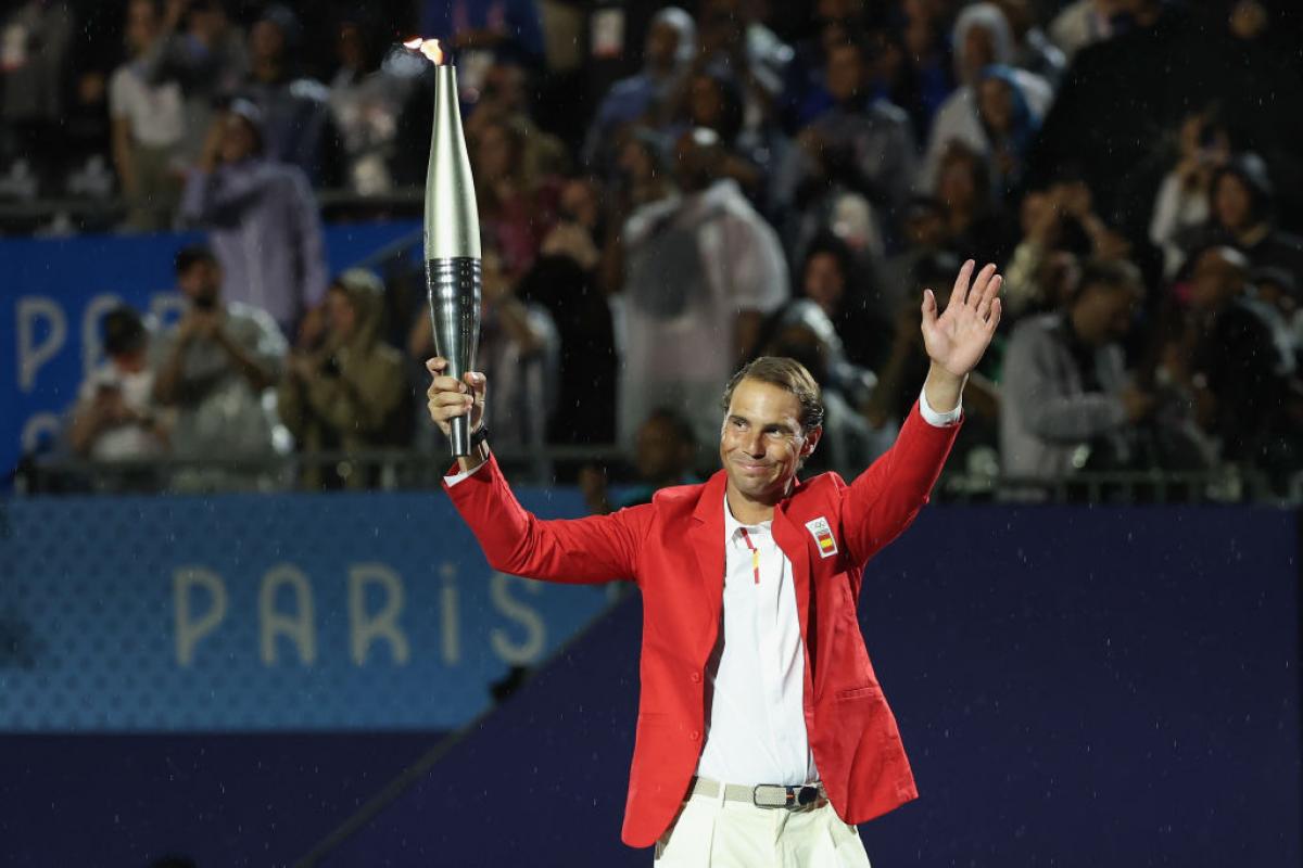 Rafa Nadal, con la antorcha olímpica en la ceremonia de inauguración de París 2024