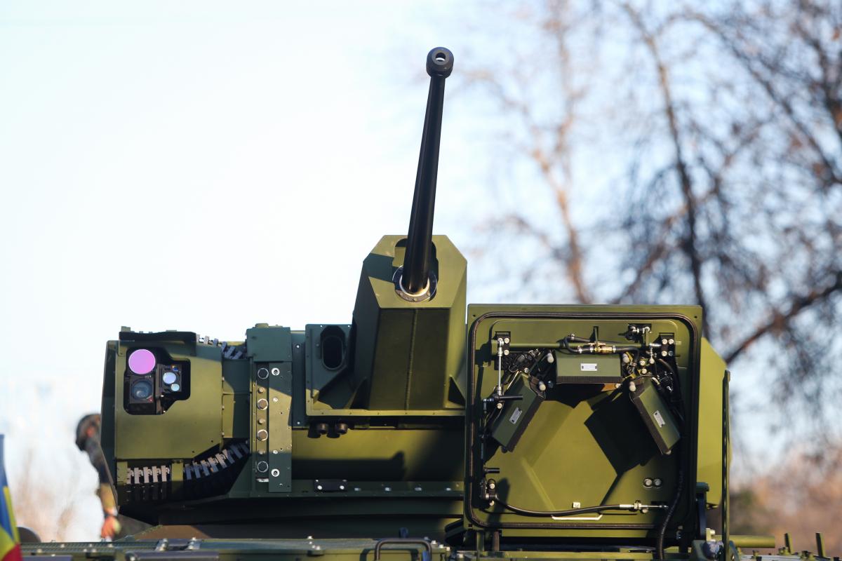 Uno de los vehículos de combate 8X8 Piranha en Bucarest (Rumania).