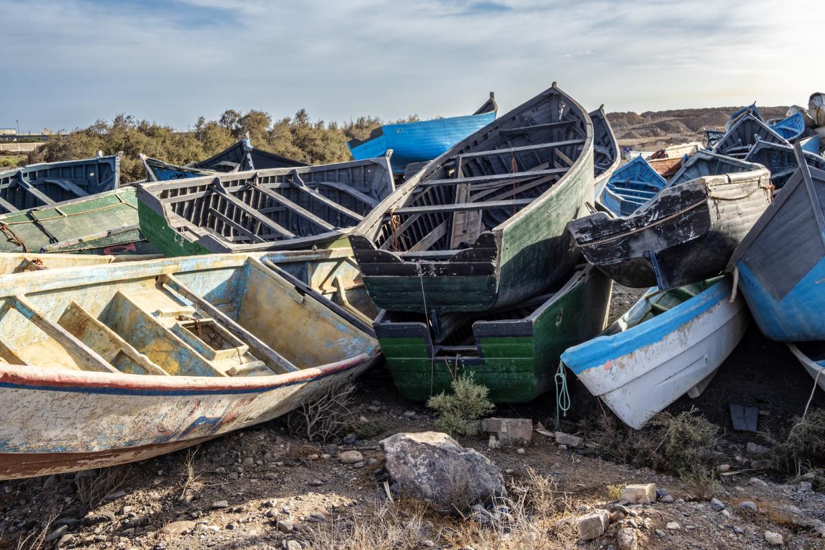 Un cementerio de cayucos en la isla de Gran Canaria.
