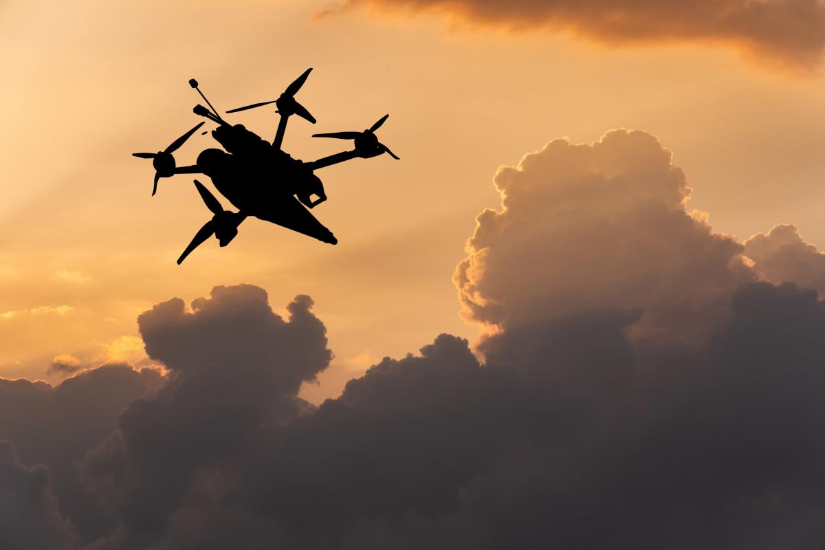 Un dron sobrevuela el frente en Ucrania, en una imagen de archivo.