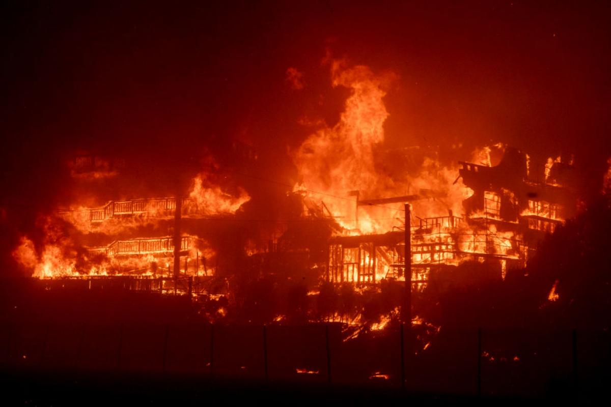 Una de las edificaciones arrasadas por las llamas en el barrio de Pacific Palisades