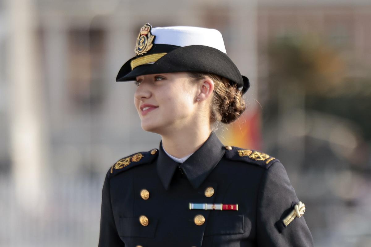 La princesa Leonor, este miércoles instantes antes de subir al Juan Sebastián Elcano.