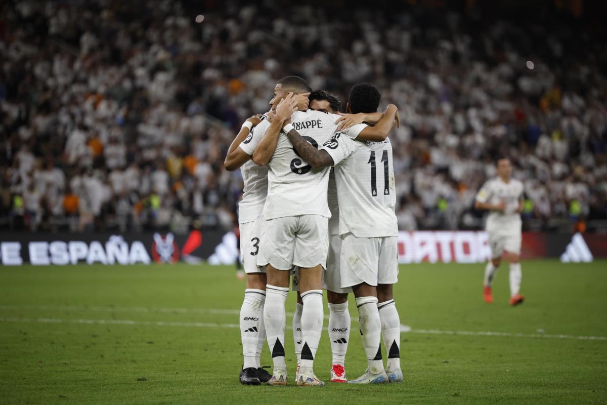 Los jugadores del Real Madrid celebran el segundo gol de su equipo en la semifinal de la Supercopa de España ante el Mallorca