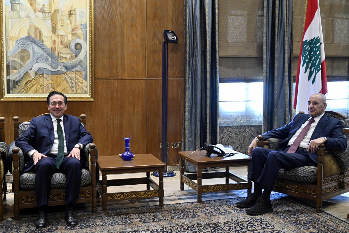 El portavoz del Parlamento libanés, Nabih Berri, en su reunión con el ministro de Exteriores, José Manuel Albares.
