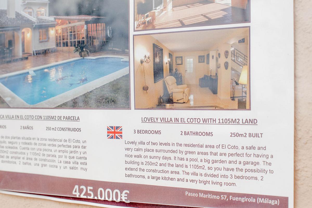 Anuncio, en inglés, para informar de la venta de una vivienda en Fuengirola