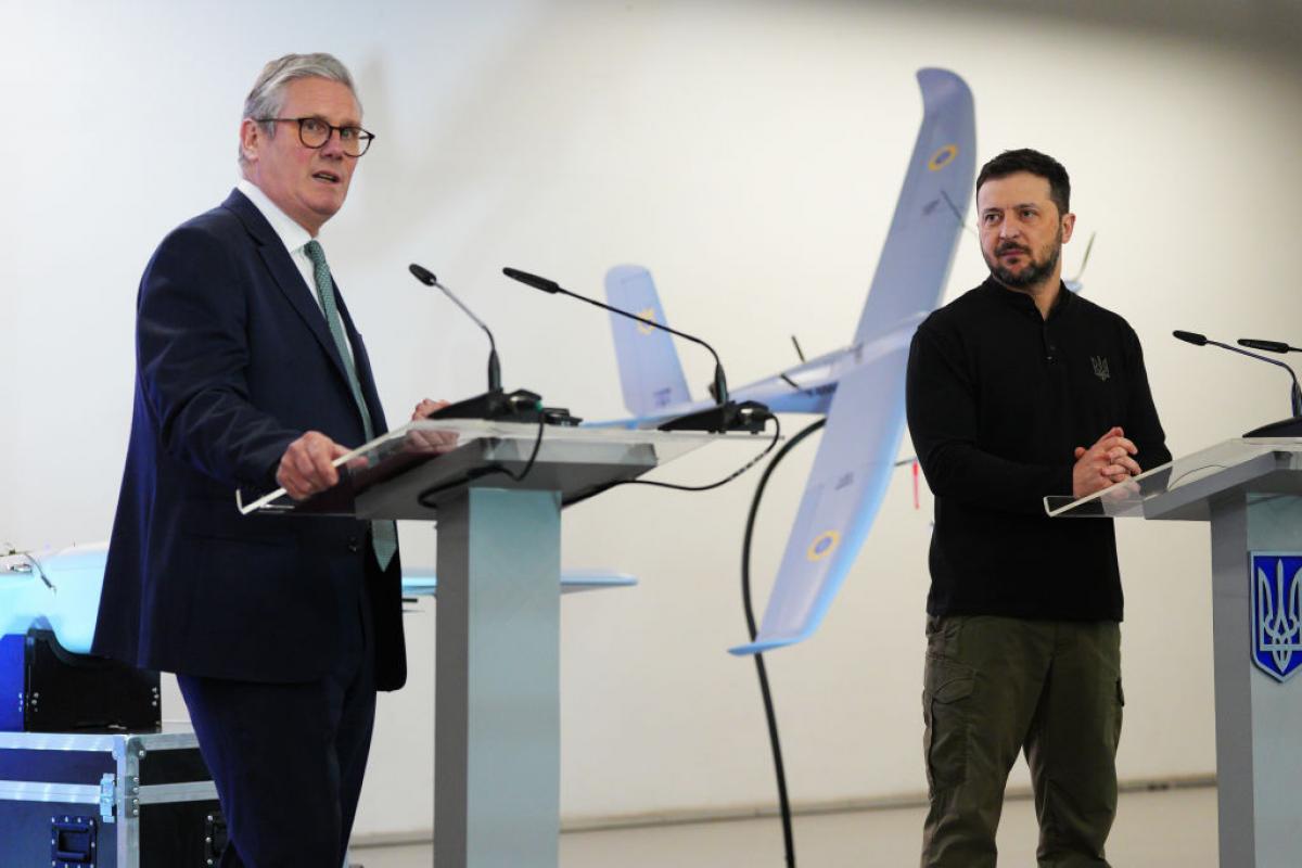 Starmer y Zelenski durante una rueda de prensa en Kiev este jueves 16 de enero en Kiev(Ucrania).