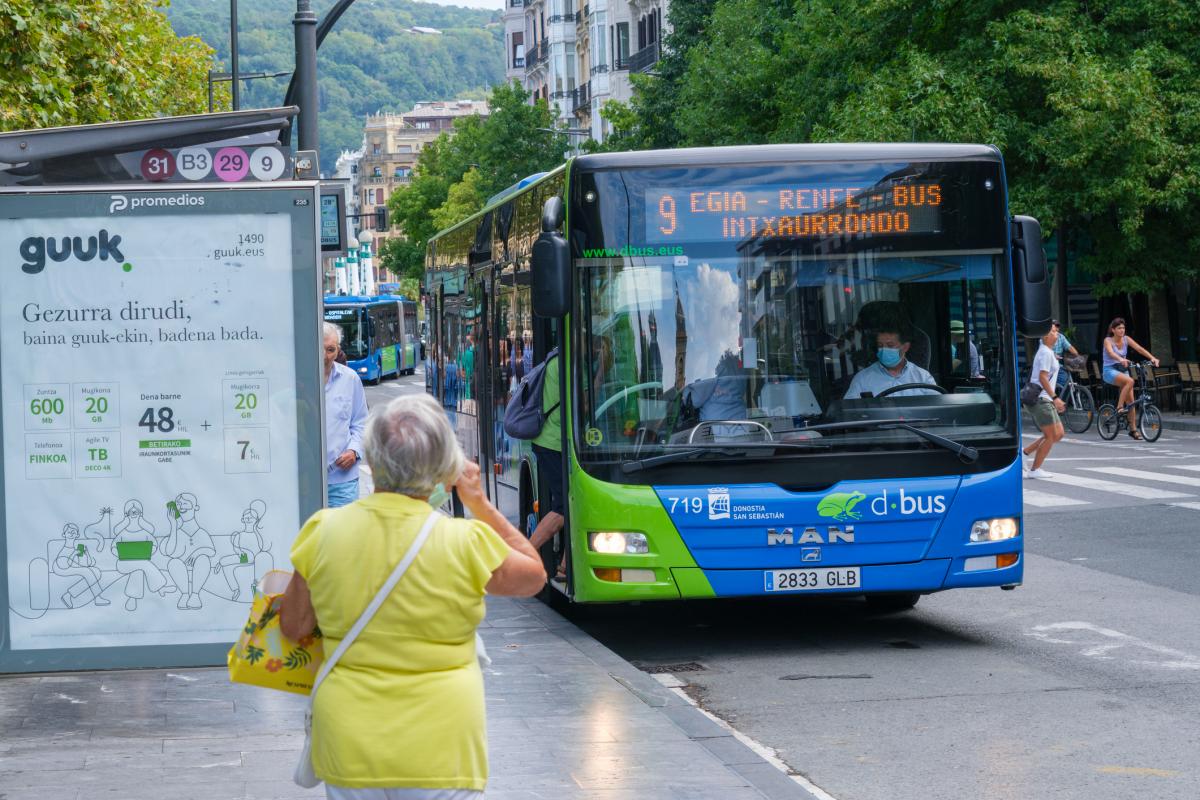 Un autobús público de San Sebastián, en una imagen de archivo.