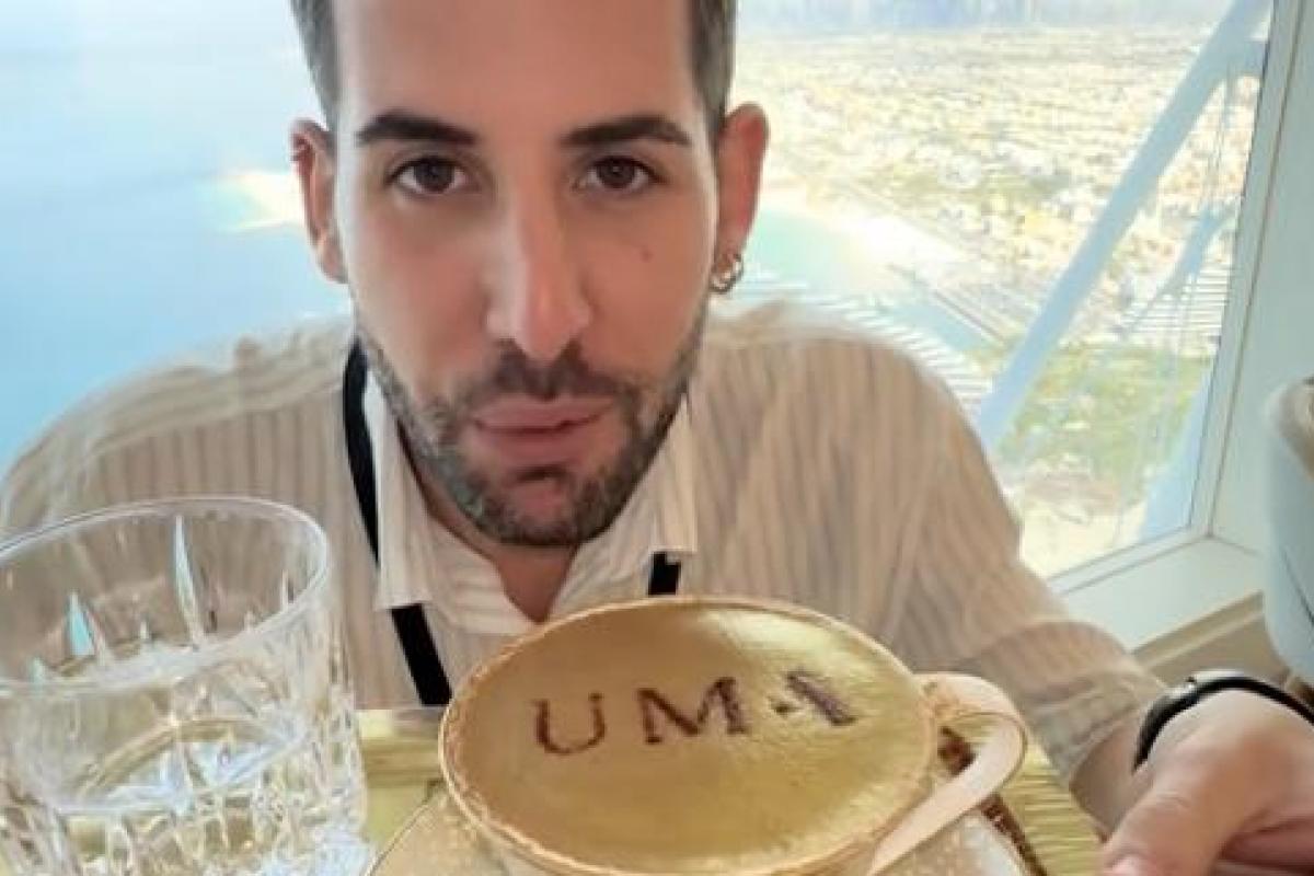 El tiktoker viajero, Iván Gálvez, en su visita a Dubái.