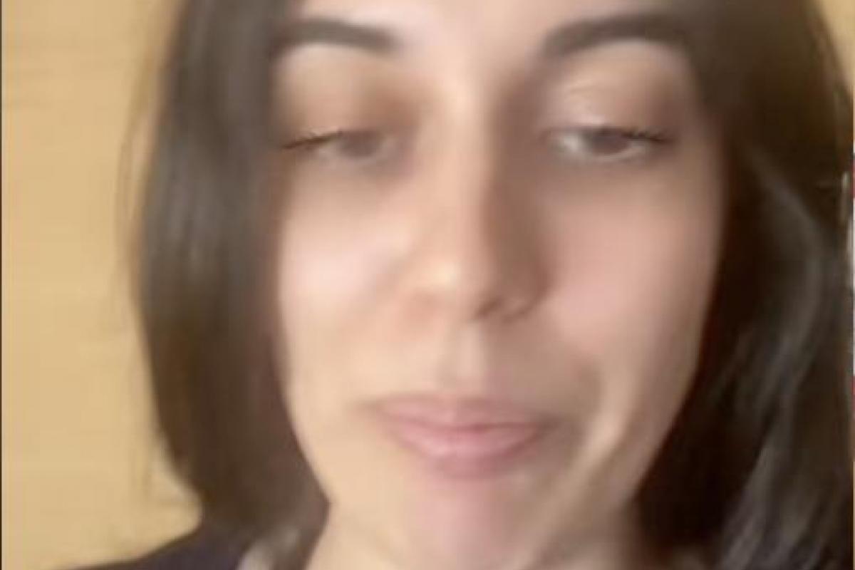 Ariadna Arias cuenta en TikTok cómo su debut literario le ha reportado más satisfacciones emocionales que económicas.