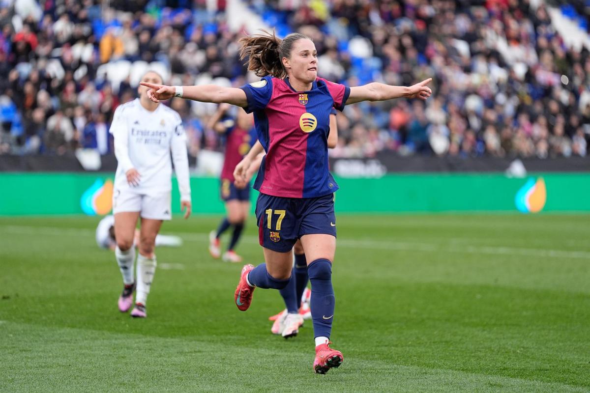Ewa Pajor celebra uno de sus goles en la final de la Supercopa de España 2025