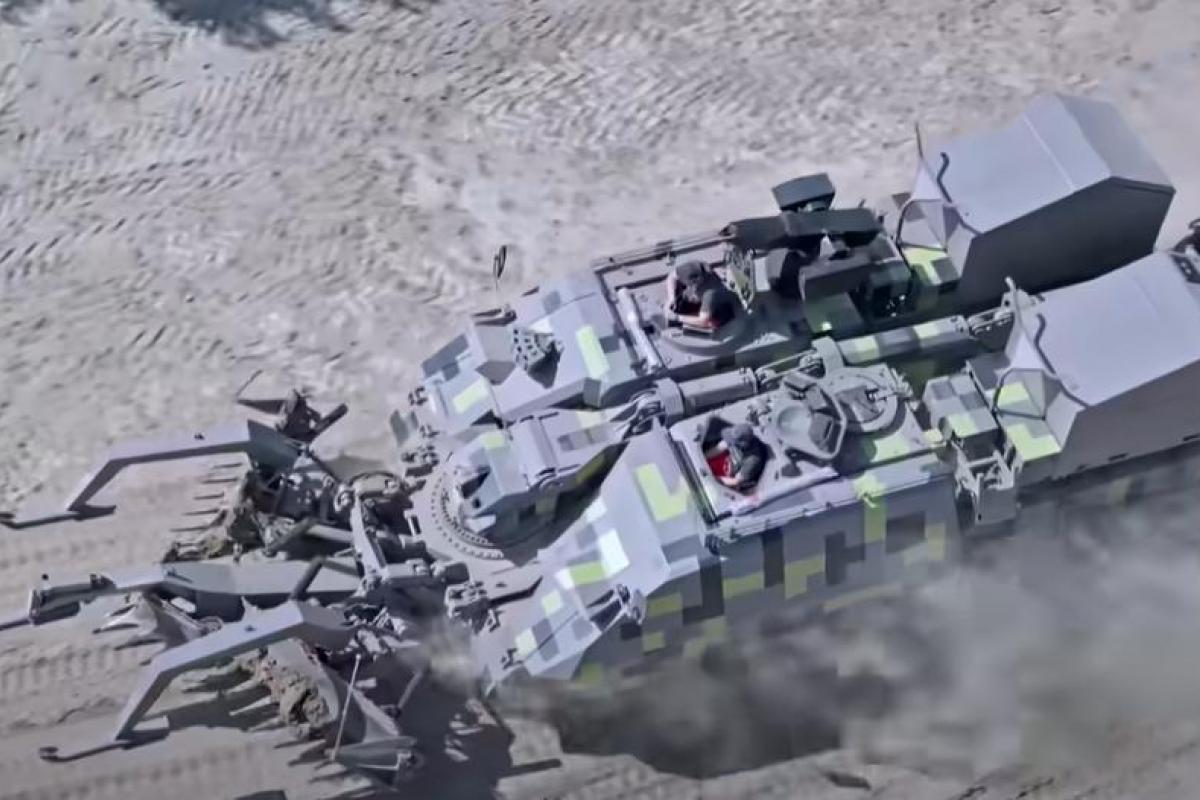 Vista del nuevo tanque limpiaminas Rheinmetall Keiler Next Generation.