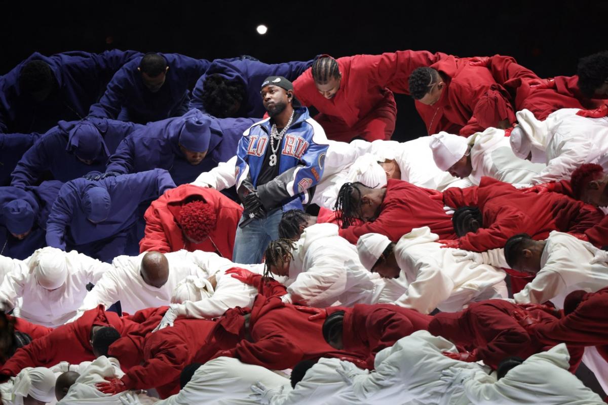 El rapero Kendrick Lamar en el espectáculo del descanso de la Super Bowl