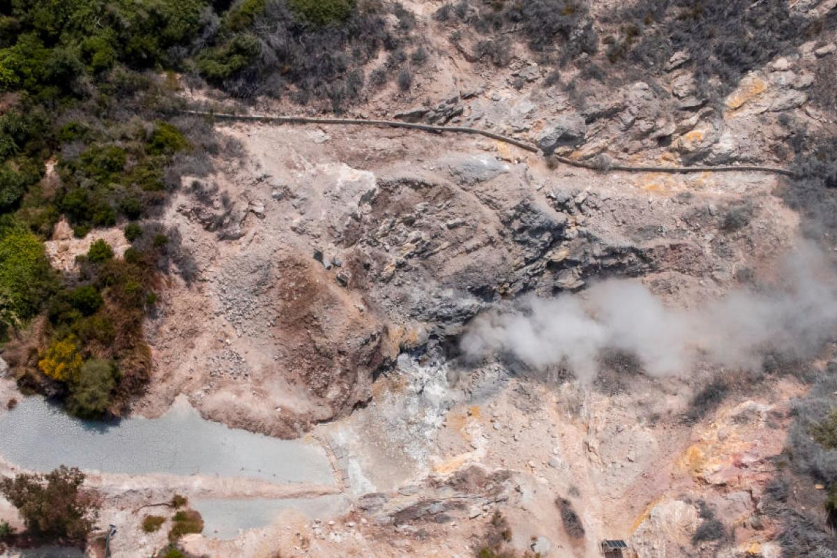 Fumarola de azufre en el conocido como Campi Flegrei, cerca de Nápoles.