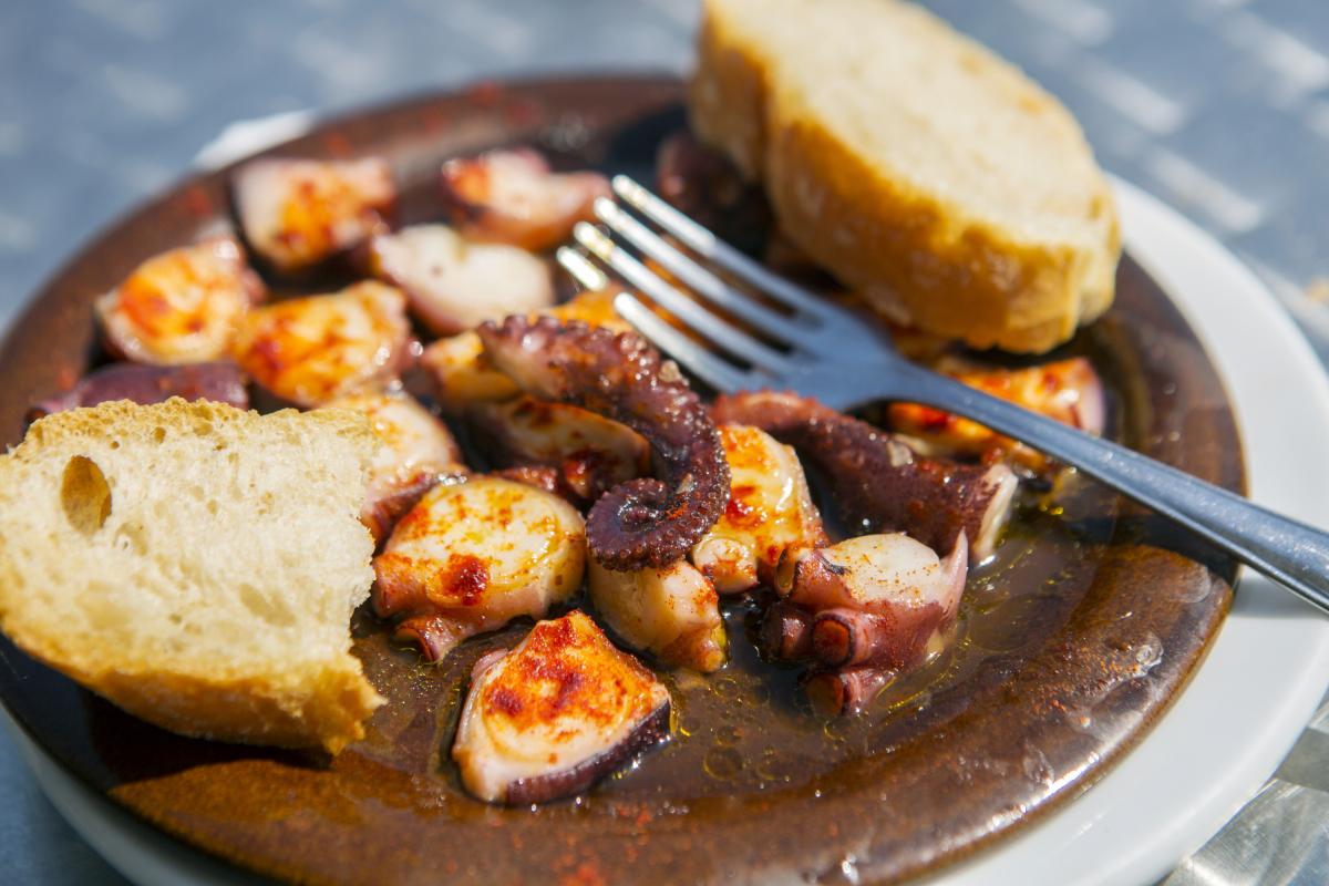 Una tapa de pulpo a la gallega.