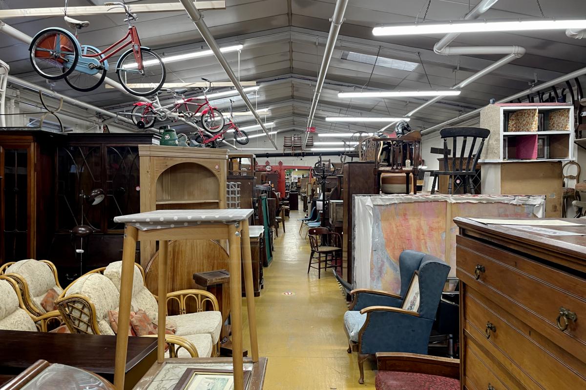 Una tienda de muebles de segunda mano, en una imagen de archivo.