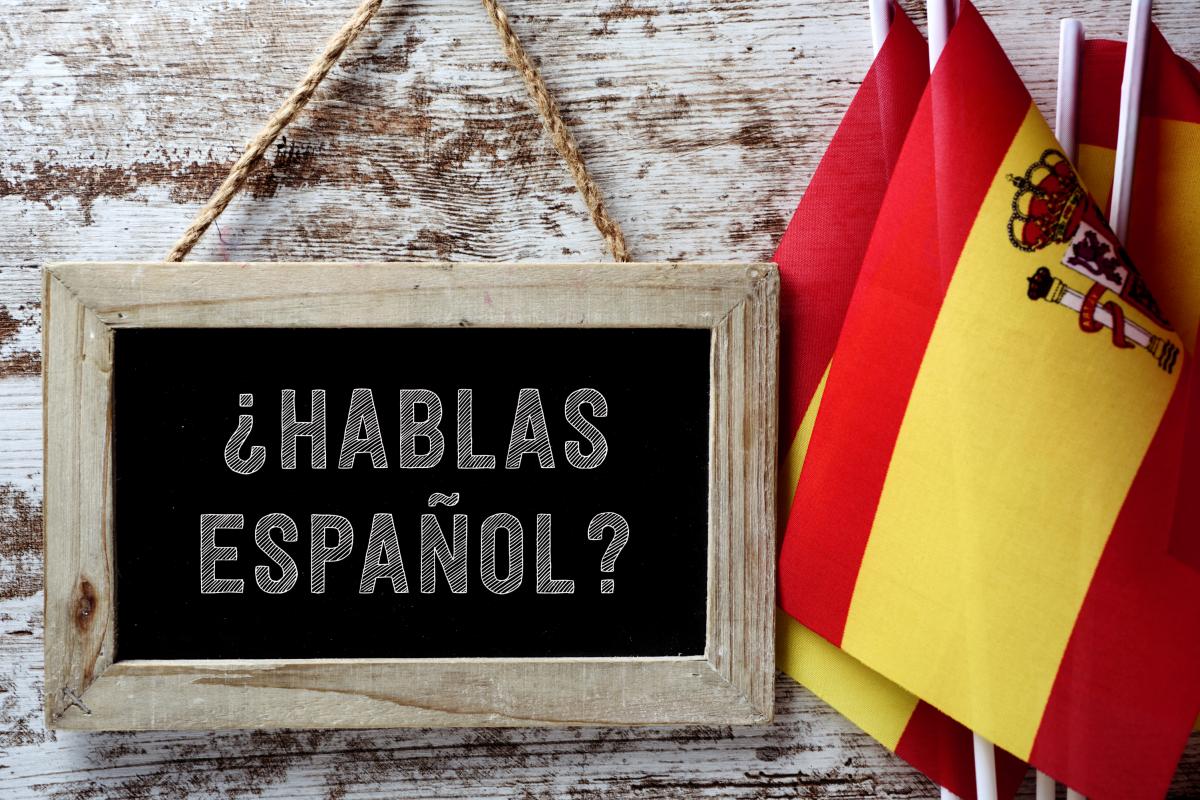 Hablar español.