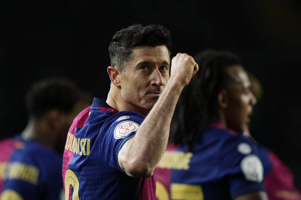 El delantero del Barça, Robert Lewandowski, celebra el cuarto gol blaugrana en la semifinal de Copa del Rey