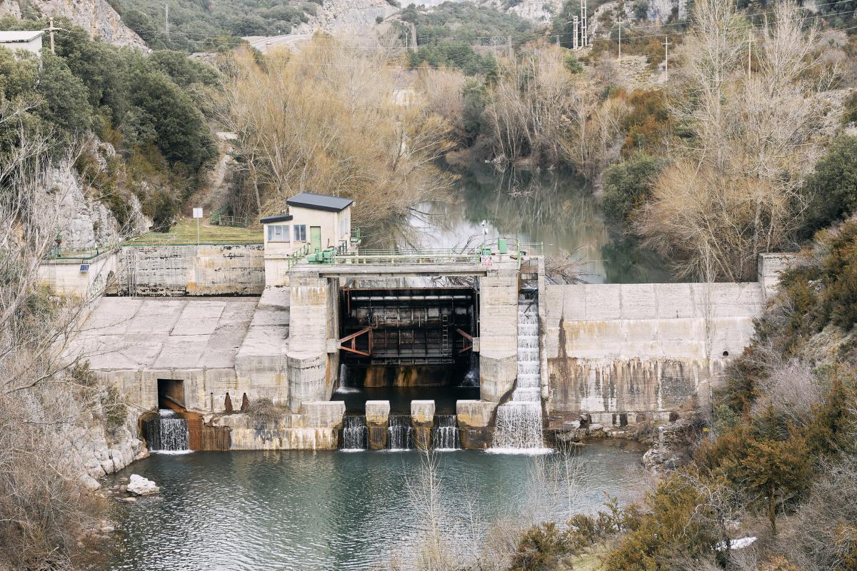 Imagen de archivo de una presa en Aragón.