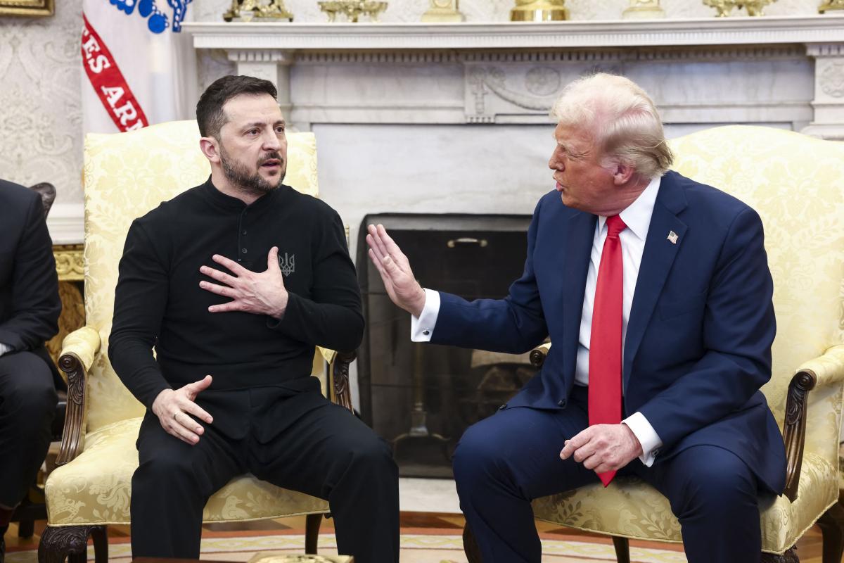 Foto de la tensa reunión entre Volodimir Zelenski y Donald Trump.