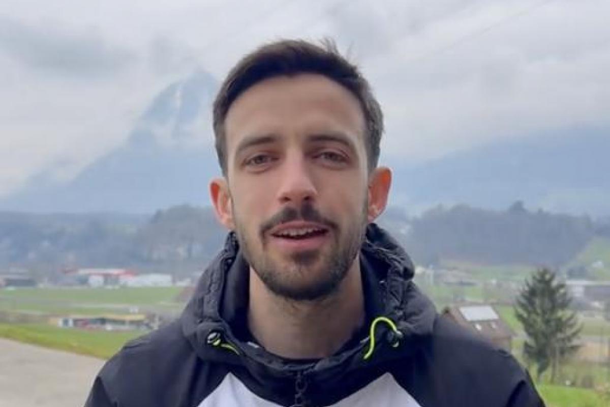 El argentino Jenaro Wilhelm, conocido en TikTok como Flakete, en el vídeo viral en el que explica cómo consiguió la subida de sueldo en Suiza.