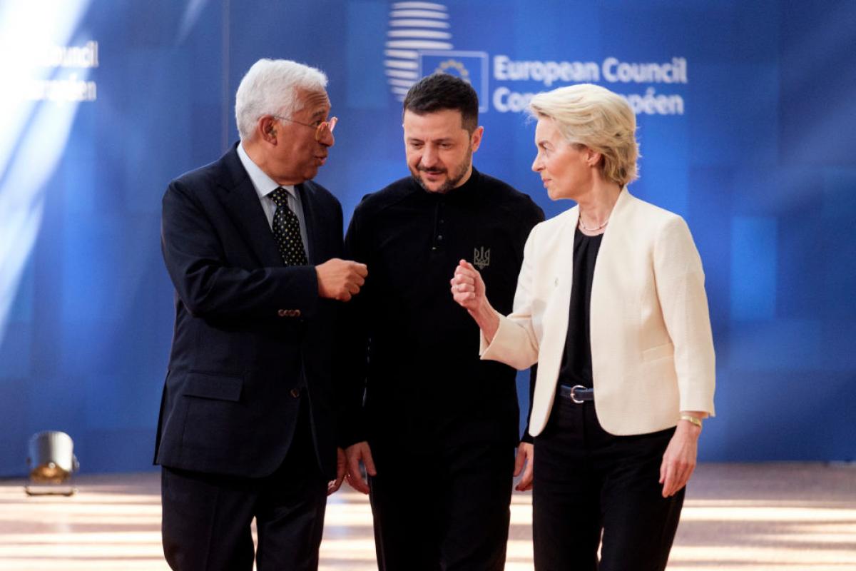 António Costa y Ursula von der Leyen arropan a Volodimir Zelenski en la previa del Consejo Europeo