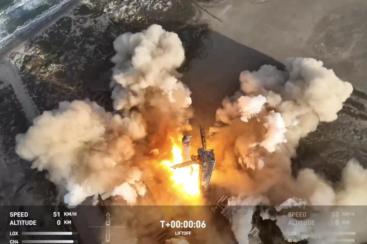 Un momento del despegue de la nave Starship este jueves.