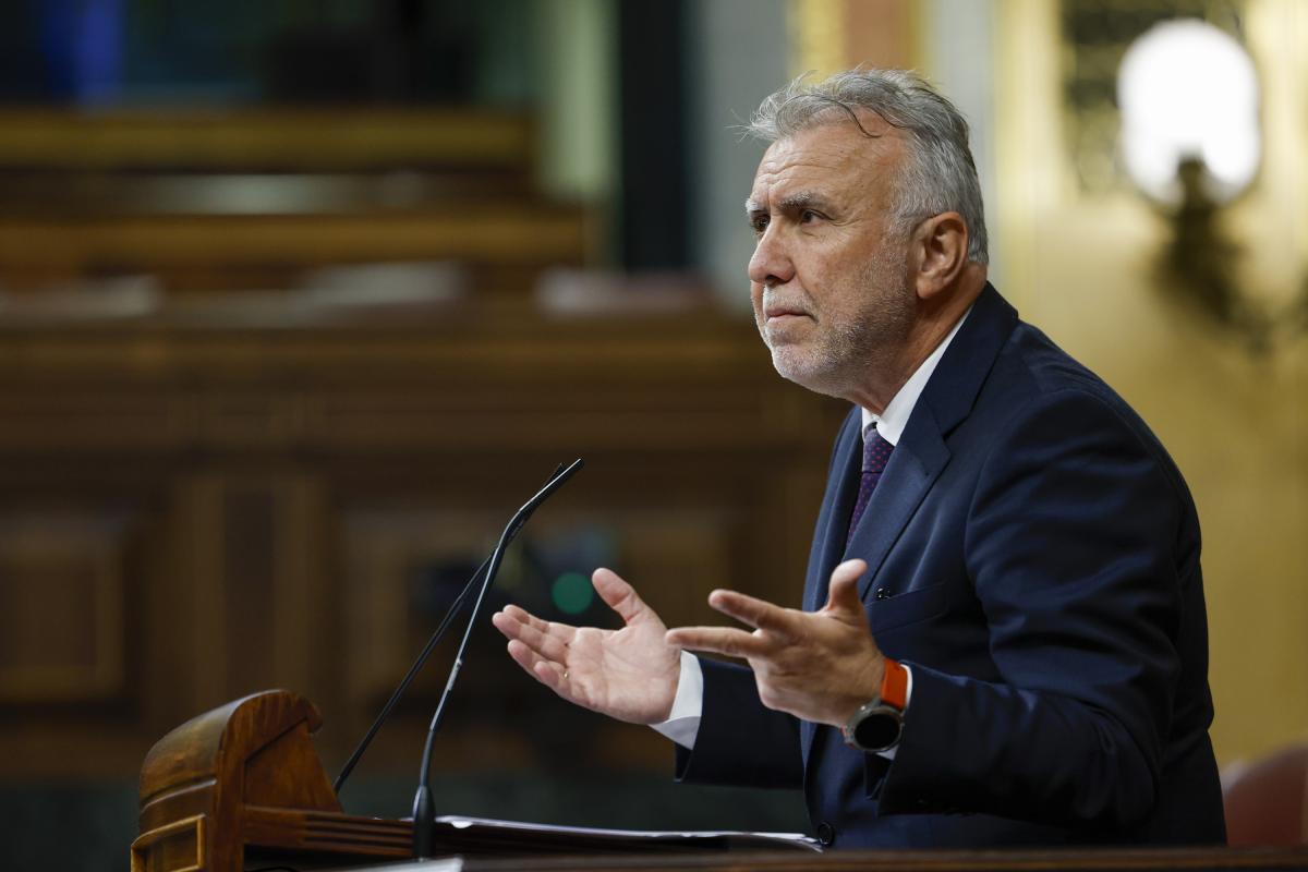 El ministro de Política Territorial y Memoria Democrática, Ángel Víctor Torres, durante su intervención este miércoles en el pleno del Congreso.