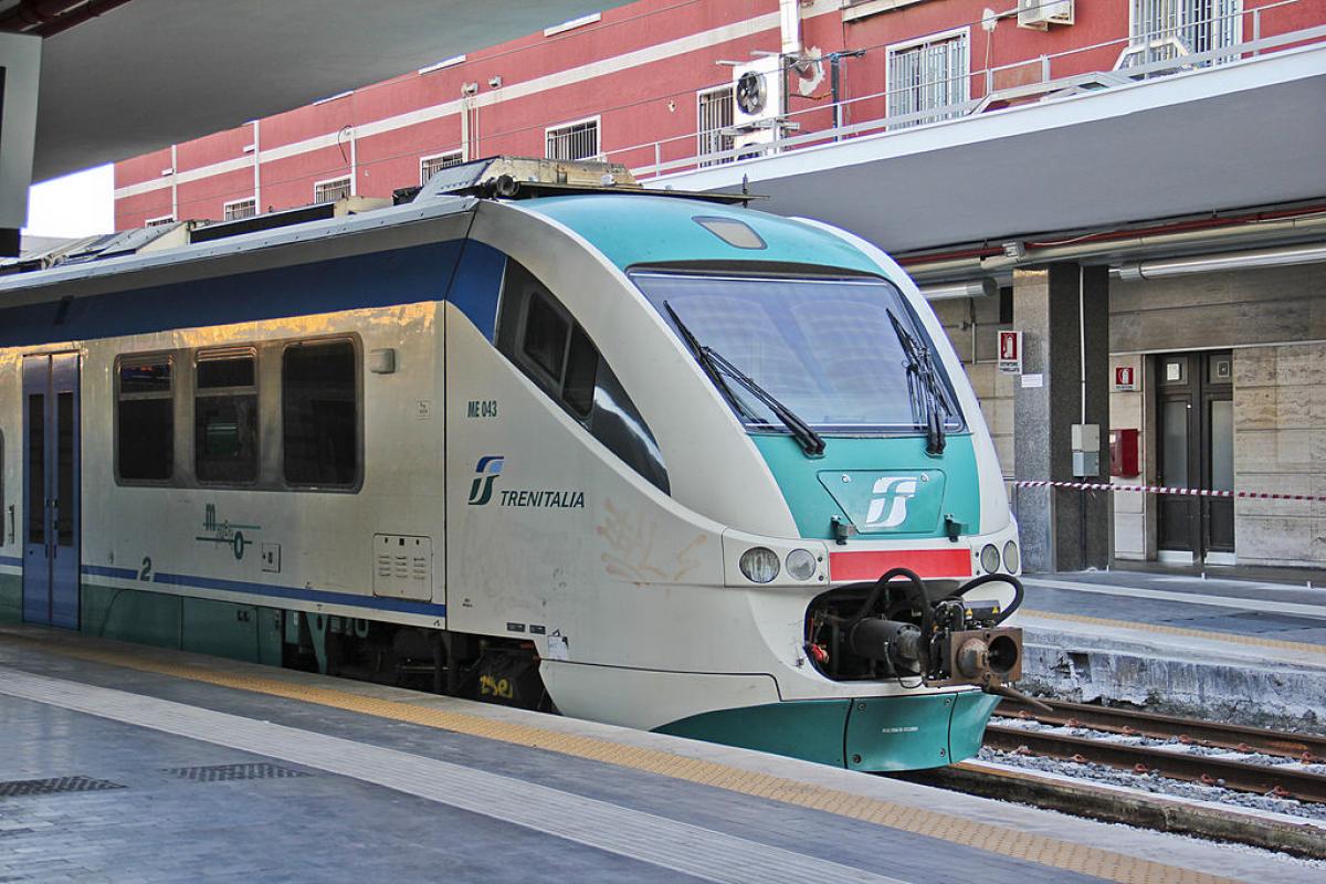 Imagen de archivo de un tren en Nápoles, Italia.