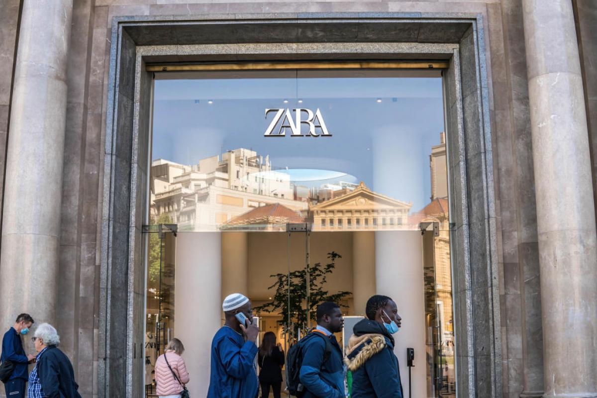 Acceso de la tienda de Zara en el Passeig de Gràcia, en Barcelona.