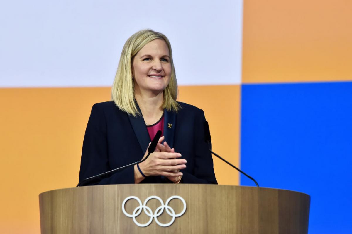 Kirsty Coventry, recién elegida presidenta del COI, durante su primer discurso