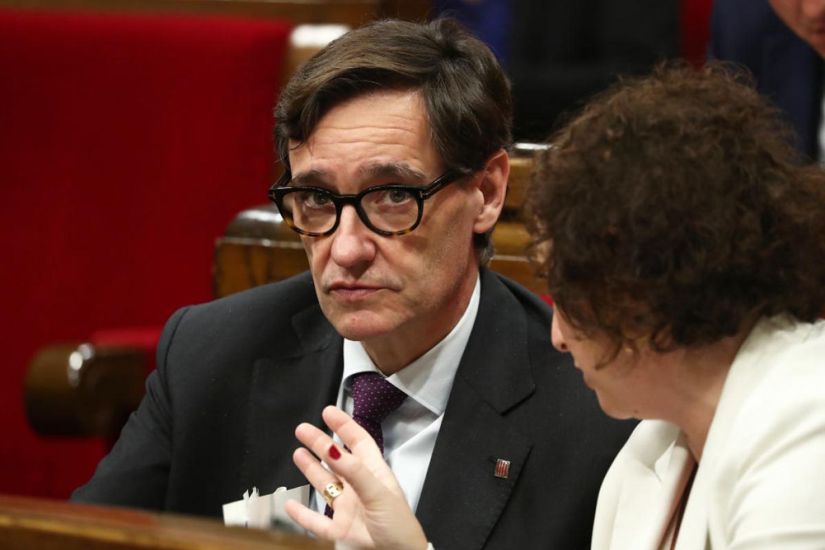 Salvador Illa, en un pleno del Parlamento catalán.