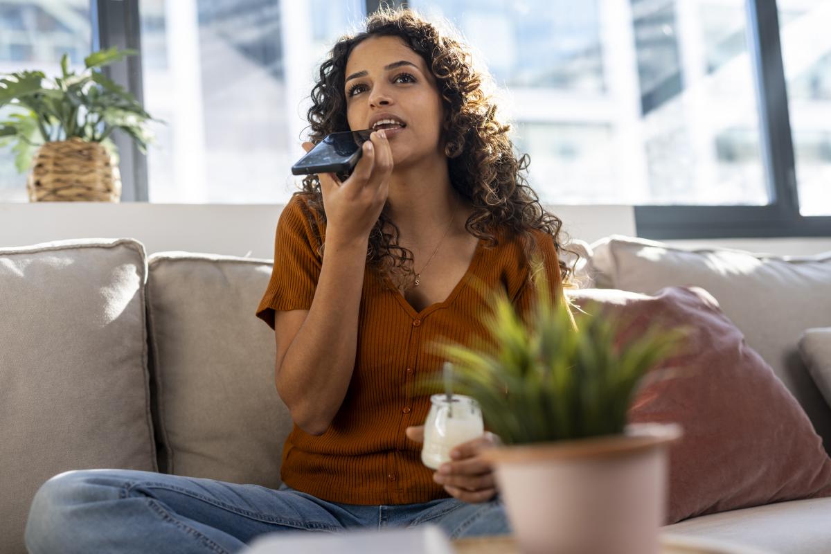 Imagen de una persona hablando por el teléfono móvil.