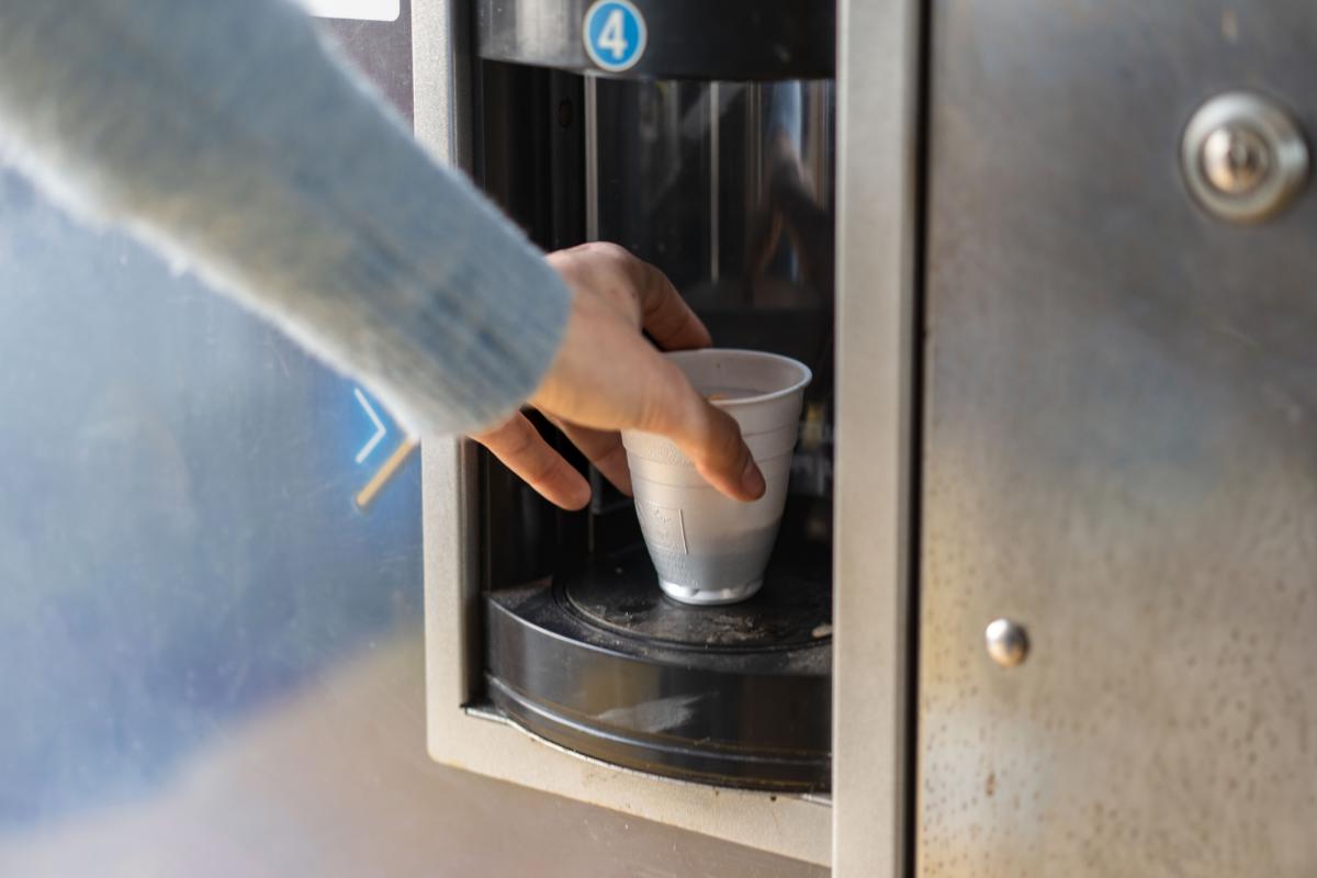 Una máquina de café.