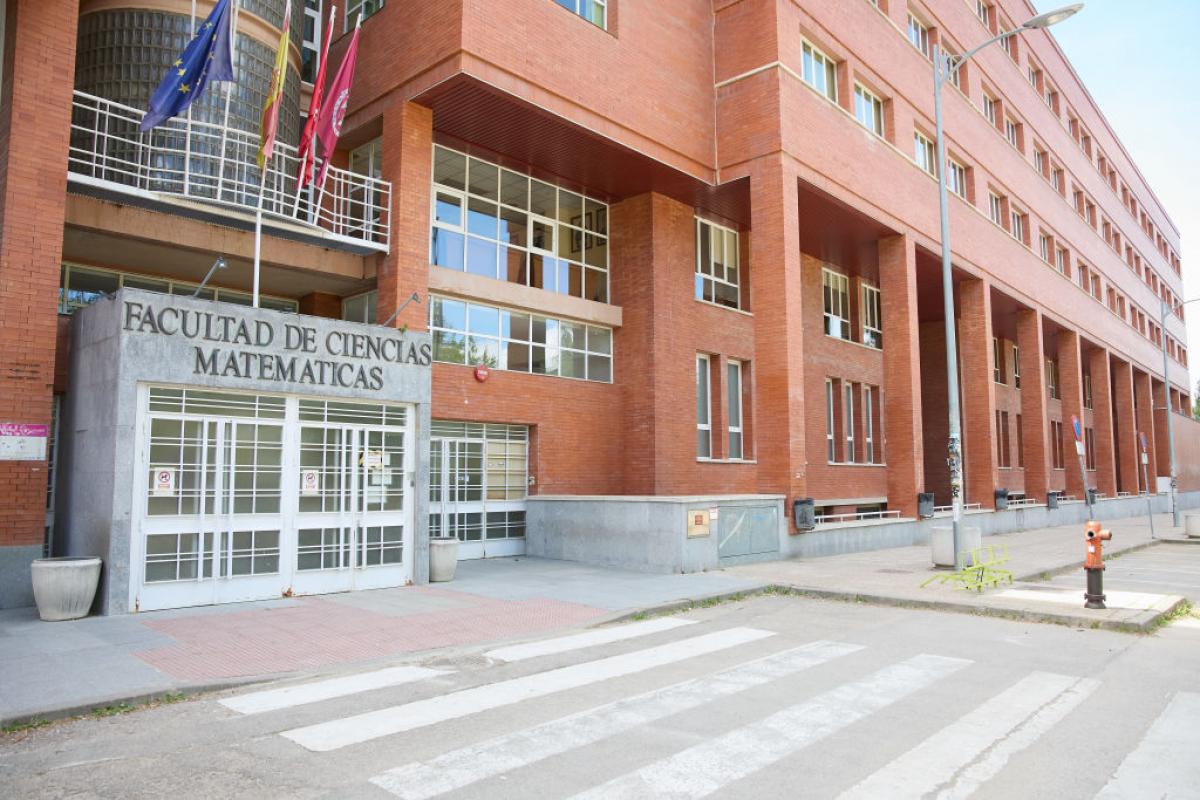 Exterior de la Facultad de Matemáticas de la Universidad Complutense de Madrid.