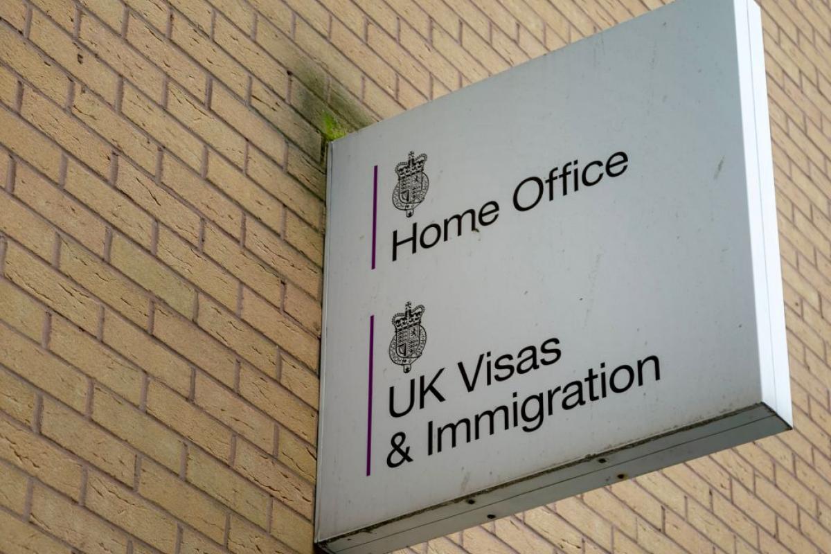 Letrero de la oficina de visas e inmigración del Ministerio del Interior del Reino Unido