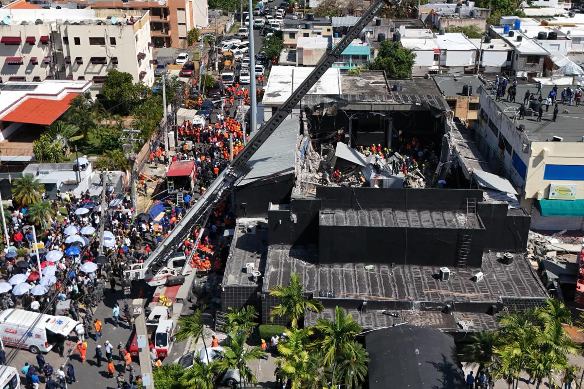 Vista aérea de la discoteca Jet Set, con el techo derrumbado.